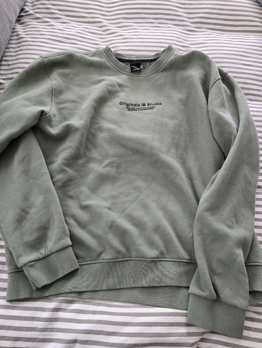 Sweatshirt